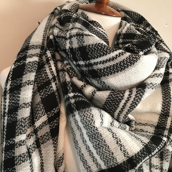 ONE LEFT! Gray tartan oversized blanket scarf - Picture 3 of 5